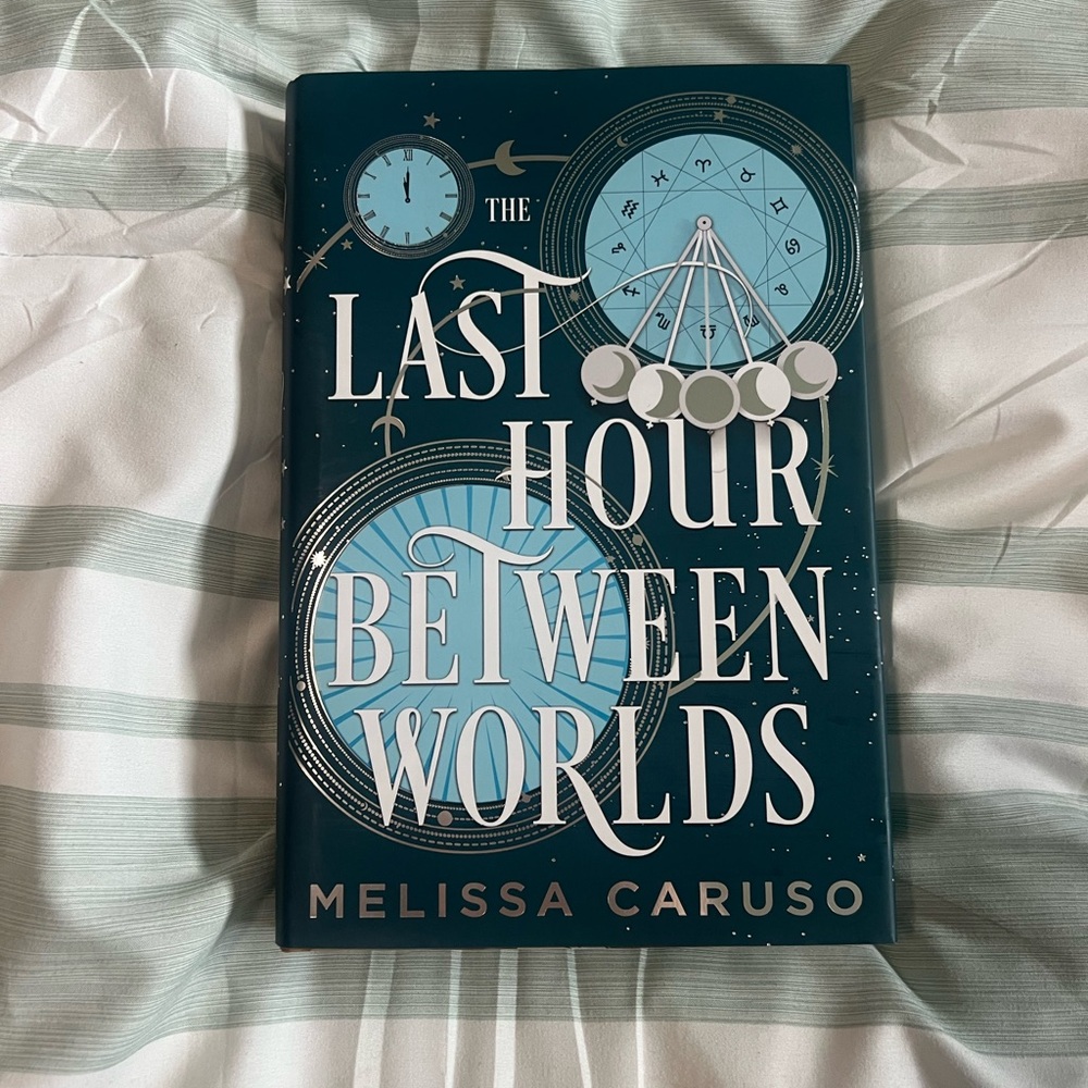 Illumicrate Edition - The Last Hour Between Worlds Book